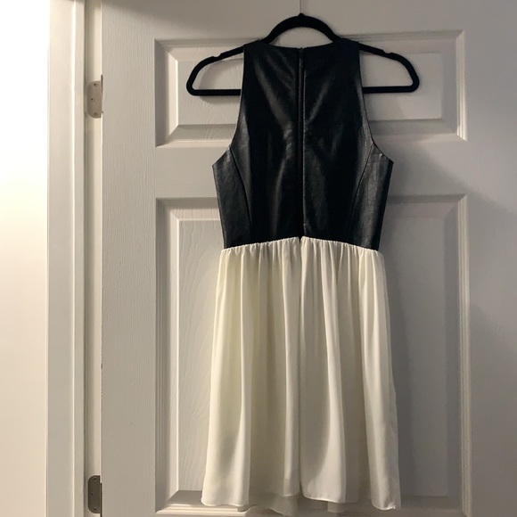 Like New Guess Dress XS - Picture 2 of 3